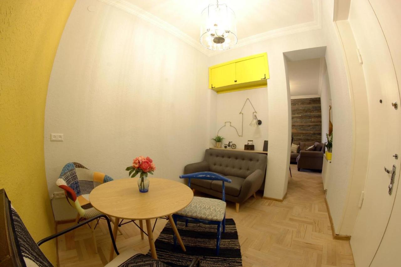 Hostel Nomad Tbilisi Exteriör bild