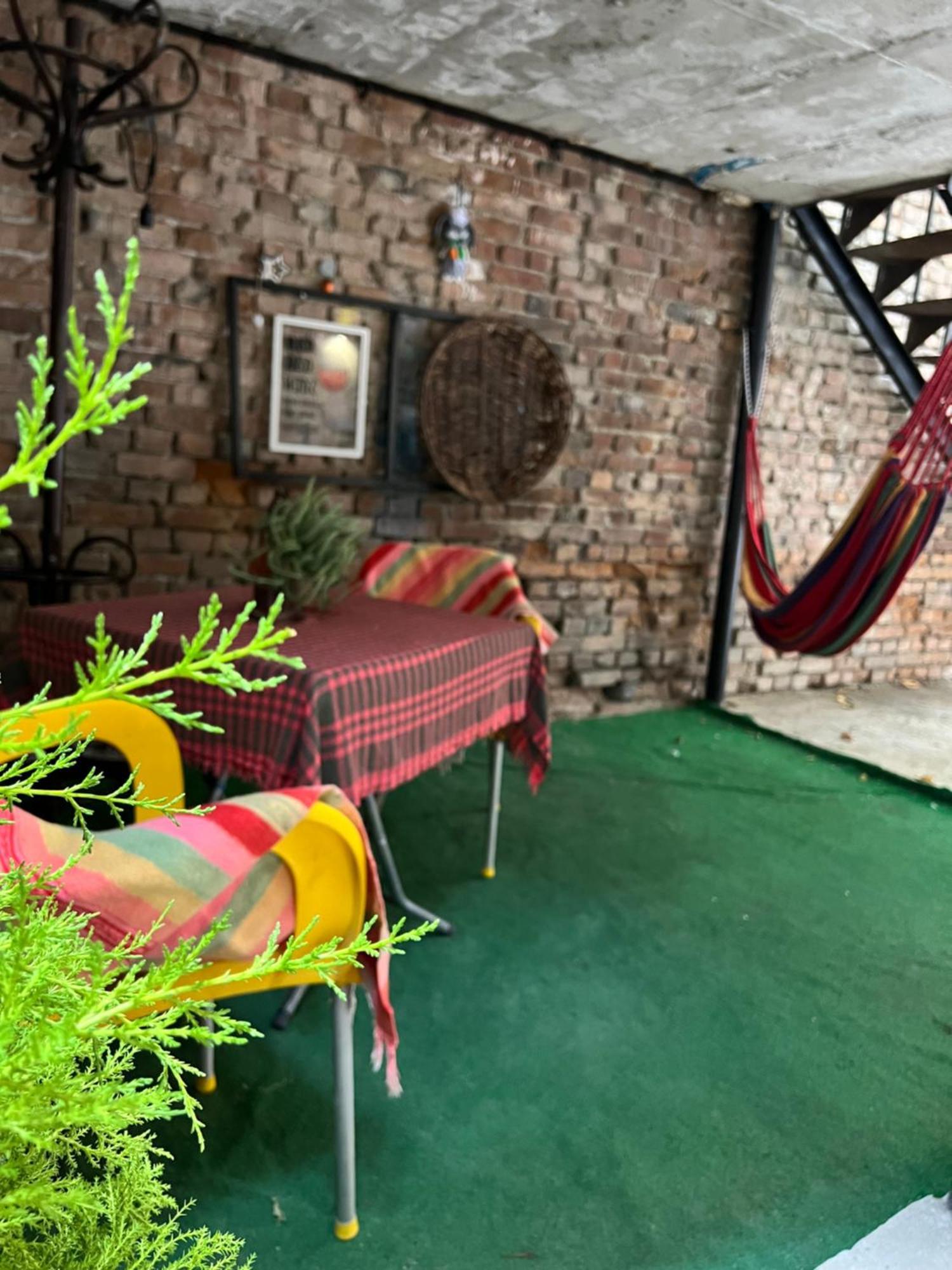 Hostel Nomad Tbilisi Exteriör bild